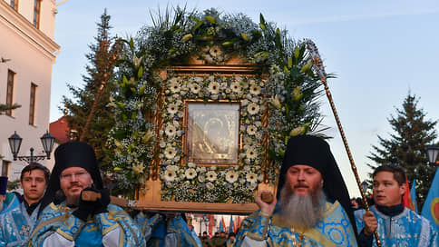 Патриарх Кирилл передал московский список Казанской иконы храму Христа Спасителя