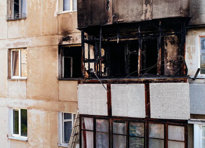 В Новосибирске при пожаре в пятиэтажном доме погибли два человека
